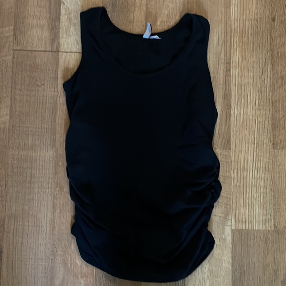 Maternity tank top bundle - Picture 3 of 4